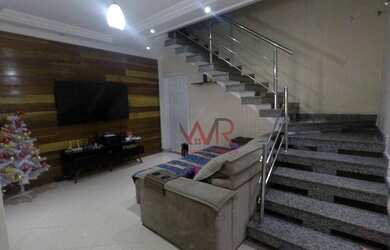 Imagem: A casa possui 2 Dormitórios, 1 Banheiro, 2 Vagas na garagem