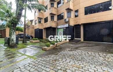 Imagem: O depósito possui 3 Vagas na garagem e 175m² de Área e está