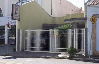 Imagem: A casa possui 1 Dormitório, 3 Banheiros, 3 Vagas na garagem