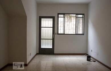 Imagem: O apartamento possui 3 Dormitórios, 1 Banheiro, 1 Vaga na garagem