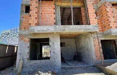 Imagem: A casa possui 3 Dormitórios, 3 Banheiros, 3 Vagas na garagem