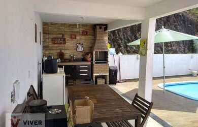 Imagem: A casa em condomínio possui 3 Dormitórios, 3 Banheiros, 2