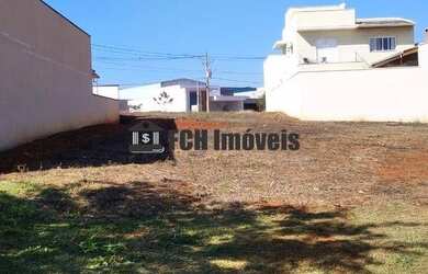 Imagem: O terreno possui 250m² de Área e está localizado em Porto