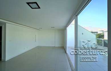 Imagem 4: Cobertura à venda no Recreio dos Bandeirantes. RJ. Quadra da praia