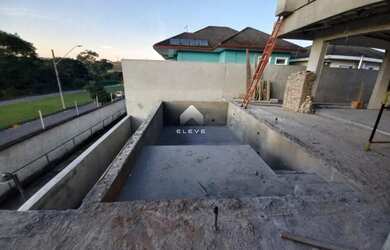 Imagem: A casa em condomínio possui 5 Dormitórios, 5 Banheiros, 4