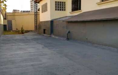 Imagem: O depósito possui 5 Vagas na garagem, 388m² de Área e está