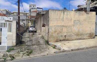 Imagem: A casa possui 2 Dormitórios, 1 Banheiro, 3 Vagas na garagem