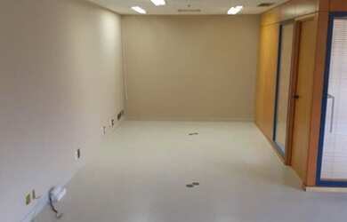 Imagem: O depósito possui 1 Vaga na garagem, 66m² de Área e está