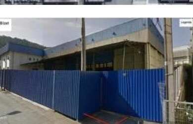 Imagem: O depósito possui 5 Vagas na garagem, 2111m² de Área e está