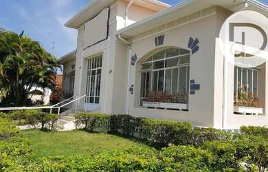 Imagem: O depósito possui 5 Vagas na garagem, 390m² de Área e está