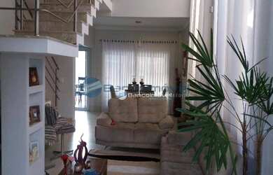 Imagem: A casa possui 3 Dormitórios, 1 Banheiro, 5 Vagas na garagem