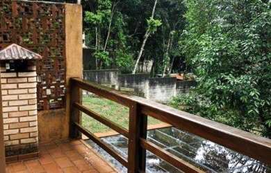 Imagem: A casa possui 4 Dormitórios, 3 Banheiros, 2 Vagas na garagem