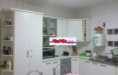 Imagem: A casa possui 2 Dormitórios, 2 Banheiros, 3 Vagas na garagem