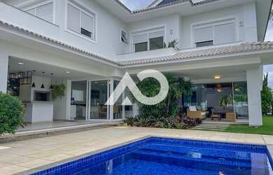 Imagem: A casa em condomínio possui 4 Dormitórios, 5 Banheiros, 5