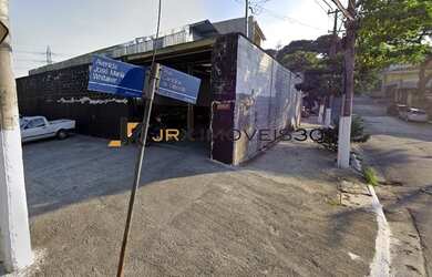 Imagem: O depósito possui 1 Vaga na garagem e 305m² de Área e está