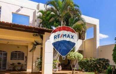 Imagem: A casa em condomínio possui 5 Dormitórios, 5 Banheiros, 4