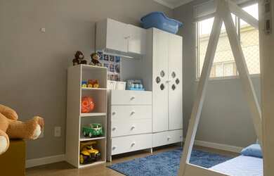 Imagem: O apartamento possui 2 Dormitórios, 1 Banheiro, 1 Vaga na garagem