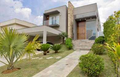 Imagem: A casa possui 4 Dormitórios, 5 Banheiros, 4 Vagas na garagem