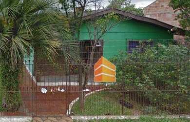 Imagem: A casa possui 3 Dormitórios, 1 Banheiro, 1 Vaga na garagem