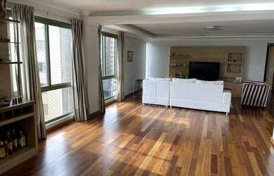 Imagem: O apartamento possui 4 Dormitórios, 3 Banheiros, 2 Vagas na