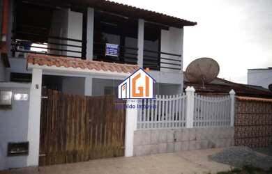 Imagem: A casa possui 3 Dormitórios, 3 Banheiros, 2 Vagas na garagem