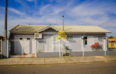 Imagem: A casa possui 2 Dormitórios, 2 Banheiros, 1 Vaga na garagem