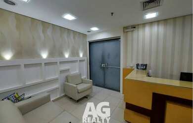 Imagem: O depósito possui 4 Vagas na garagem, 190m² de Área e está