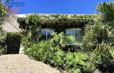 Imagem: A casa possui 3 Dormitórios, 3 Banheiros, 2 Vagas na garagem