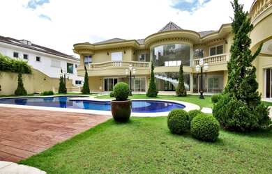 Imagem: A casa em condomínio possui 5 Dormitórios, 5 Banheiros, 5