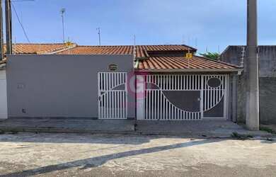 Imagem: A casa possui 3 Dormitórios, 2 Banheiros, 1 Vaga na garagem