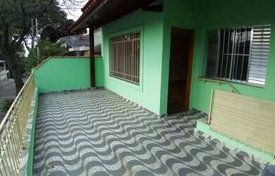 Imagem: A casa possui 3 Dormitórios, 3 Banheiros, 2 Vagas na garagem