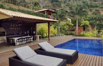 Imagem: A casa em condomínio à venda possui 3 Dormitórios, 2 Banheiros