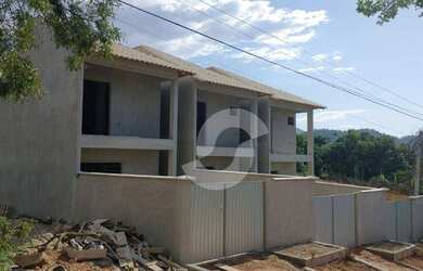 Imagem: A casa possui 2 Dormitórios, 3 Banheiros, 1 Vaga na garagem