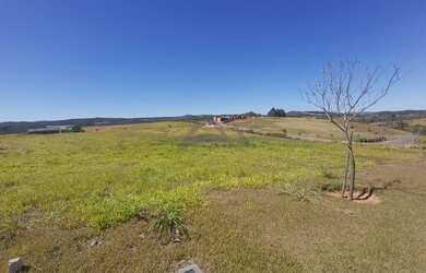 Imagem: O terreno possui 1200m² de Área e está localizado em Loteamento