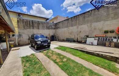 Imagem: A casa possui 2 Dormitórios, 3 Banheiros, 4 Vagas na garagem