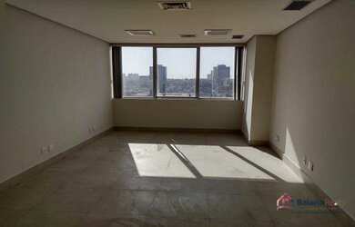 Imagem: O depósito possui 1 Vaga na garagem, 30m² de Área e está