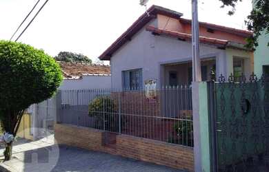 Imagem: A casa possui 2 Dormitórios, 3 Banheiros, 4 Vagas na garagem