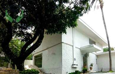 Imagem: O depósito possui 5 Vagas na garagem e 335m² de Área e está