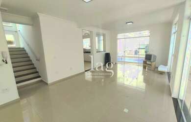 Imagem: A casa em condomínio possui 3 Dormitórios, 5 Banheiros, 5