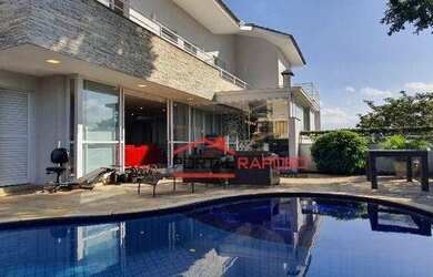 Imagem: A casa em condomínio possui 4 Dormitórios, 4 Banheiros, 400m²