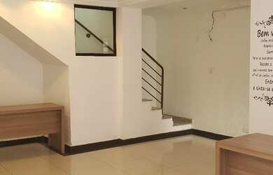 Imagem: O depósito possui 2 Vagas na garagem, 146m² de Área e está