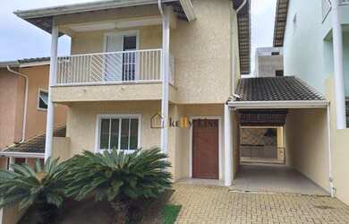 Imagem: A casa possui 3 Dormitórios, 2 Banheiros, 2 Vagas na garagem