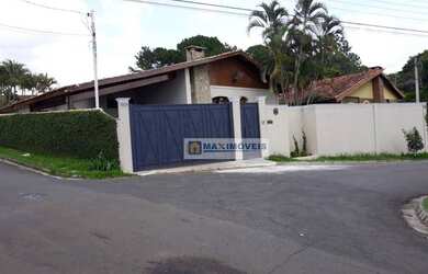 Imagem: A casa possui 3 Dormitórios, 1 Banheiro, 4 Vagas na garagem