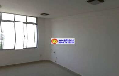 Imagem 1: Sala Ampla, Estuda e Aceita Permuta por Chácara ou Carro., por R$ 110.000...