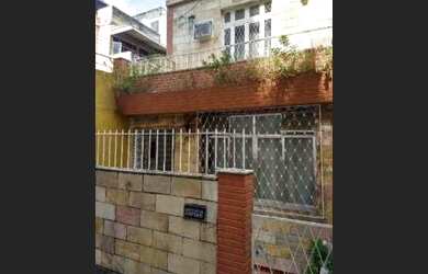 Imagem: A casa possui 2 Dormitórios, 2 Banheiros, 1 Vaga na garagem