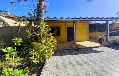 Imagem: A casa possui 3 Dormitórios, 3 Banheiros, 3 Vagas na garagem