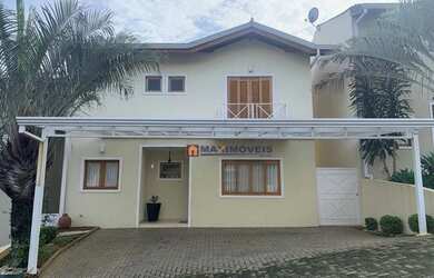 Imagem: A casa possui 3 Dormitórios, 4 Banheiros, 2 Vagas na garagem