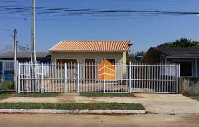 Imagem: A casa possui 2 Dormitórios, 1 Banheiro, 1 Vaga na garagem