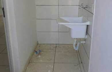 Imagem: A casa possui 2 Dormitórios, 1 Banheiro, 2 Vagas na garagem