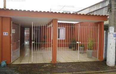 Imagem: A casa possui 2 Dormitórios, 1 Banheiro, 3 Vagas na garagem